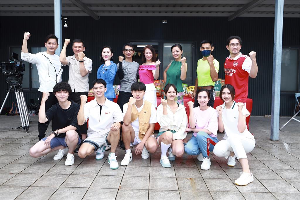 民視聯手馬來西亞Astro歡喜台推出台慶大戲《決勝的揮拍》！演員群已完成羽毛球特訓