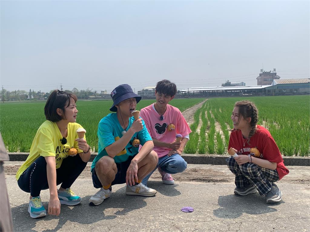 《綜藝新時代》籃籃以為「爽躺賺」演馬鈴薯！下一秒直接頭栽冰桶被狠倒一身冰塊