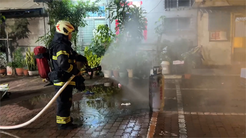 台南民宅瓦斯桶氣爆8人傷　黃偉哲到場關心