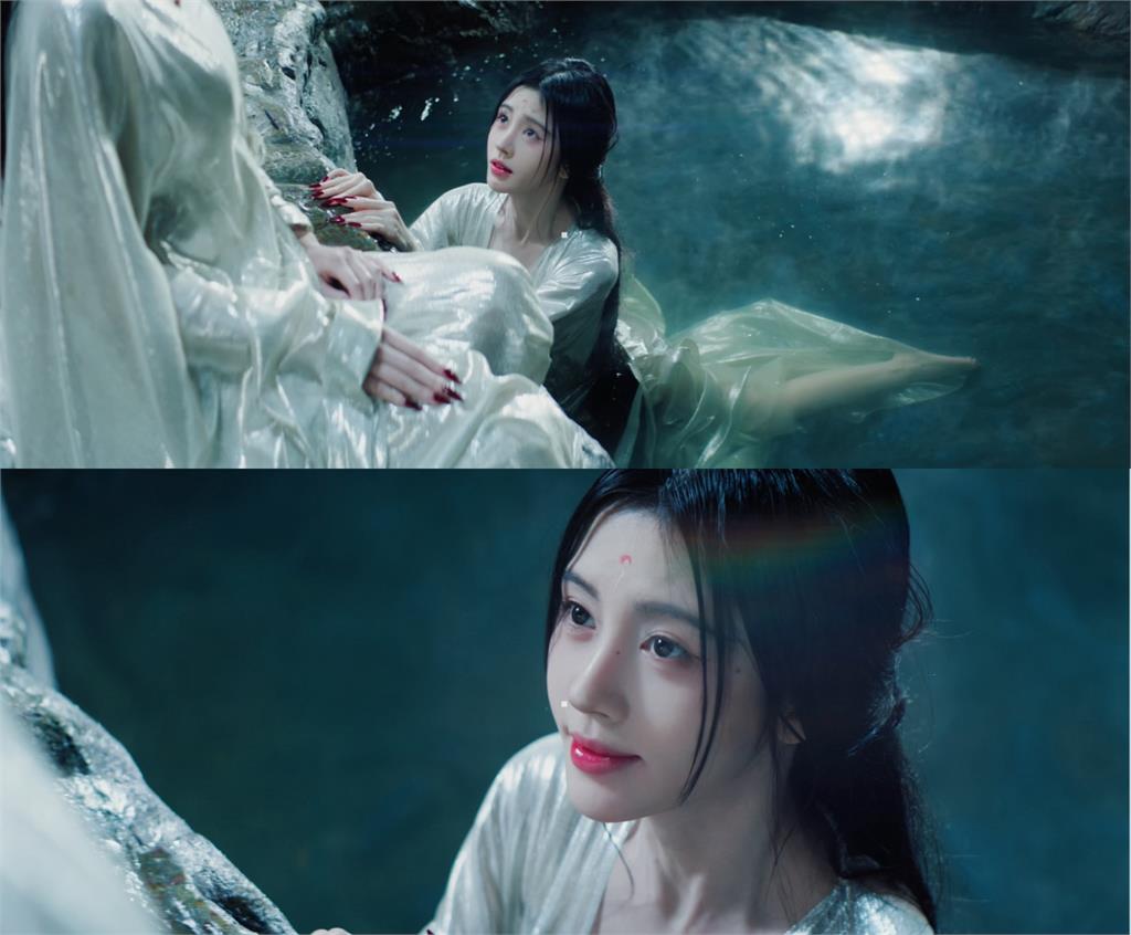 國王的新衣!「4千年美女」濕身照流出…水下「透明裙」發光美腿全看光