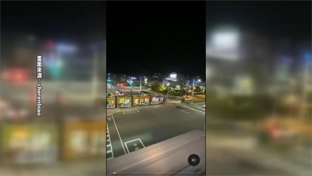 影/驚悚! 高雄輕軌又爆擦撞 整輛汽車被推上軌道