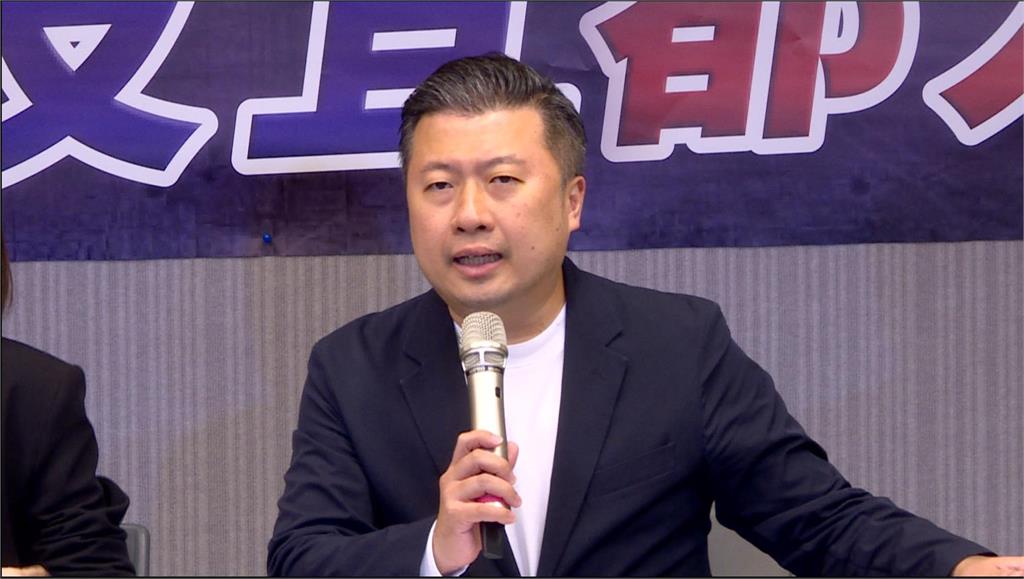 邱鎮軍打警、阮厚爵罵警 綠批侯竟與他們站在一起