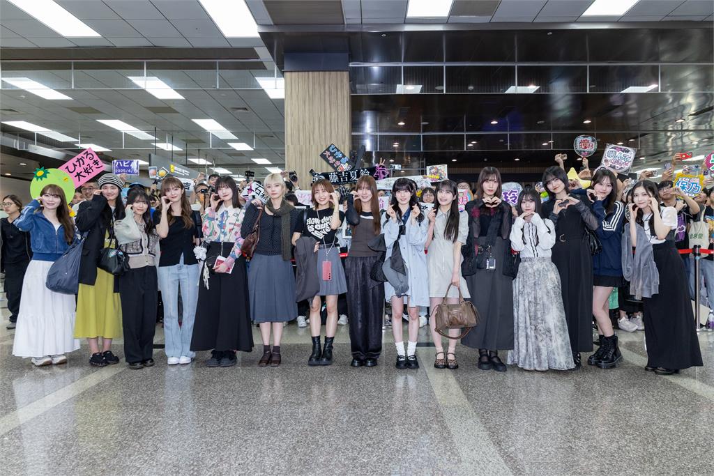 日本人氣女團櫻坂46大陣仗首抵台!400粉幫慶生害羞1表情全被拍