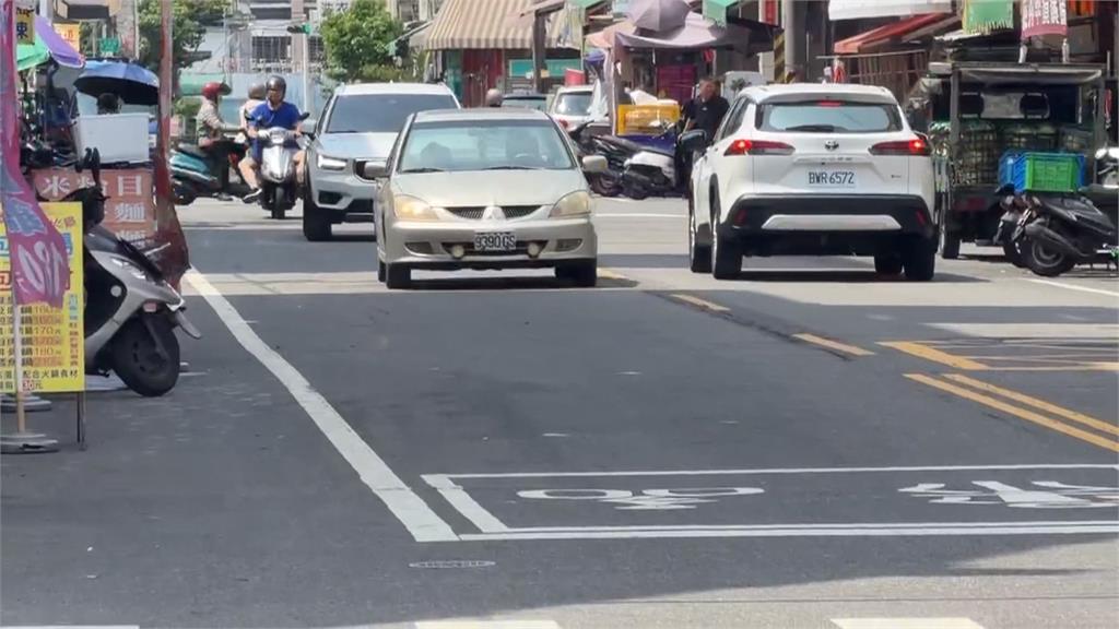 會動的路障！員林街頭跨8障礙　驚見「真人版瑪利歐賽車」