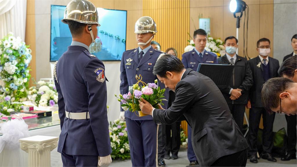 快新聞/清泉崗女士官長捲入戰機殉職 賴總統親頒旌忠狀:永遠以妳為榮