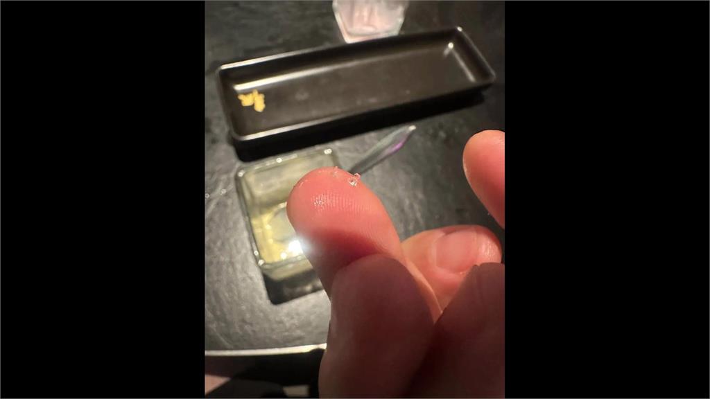 痛!辛殿麻辣信義店冰品有碎玻璃 男客人喉嚨出血控業者處理不當