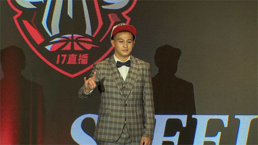 PLG最萌身高差! 「172cm小巨人」劉承彥闖職籃殿堂