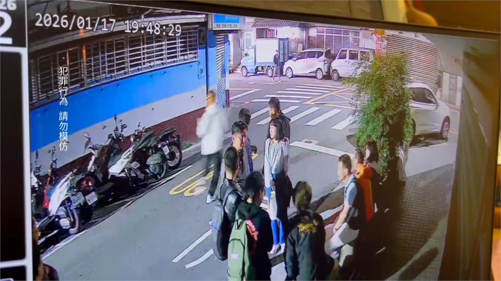 疑因債務糾紛談判不成？　北市男子街頭持斧傷人