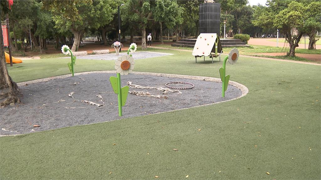 20多輛缺輪子、裂掉、踏板剩骨架 福和運動公園現「玩具車墳場」?