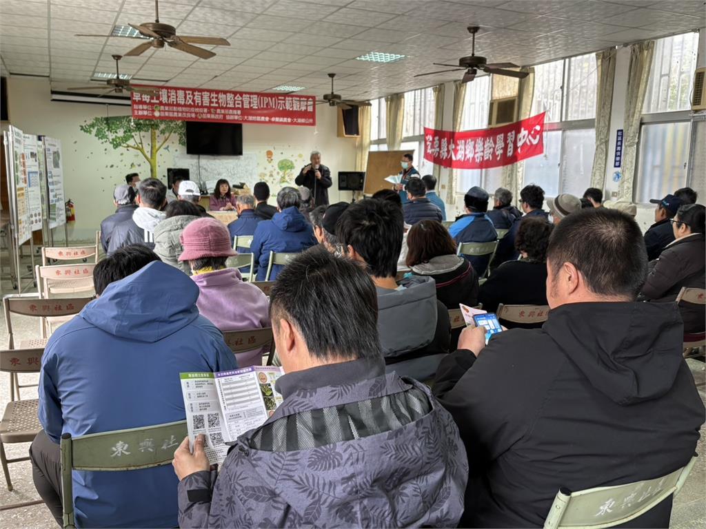 快新聞/農民陳情草莓遇多項病害 沈發惠辦公室今三度與專家研商