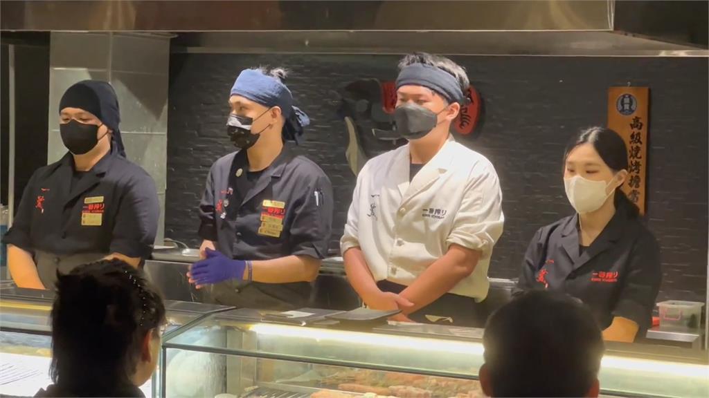 台灣趴趴走/店員熱情全部嗨起來!海陸食材通通串起來!燒烤美味一次吃進來!