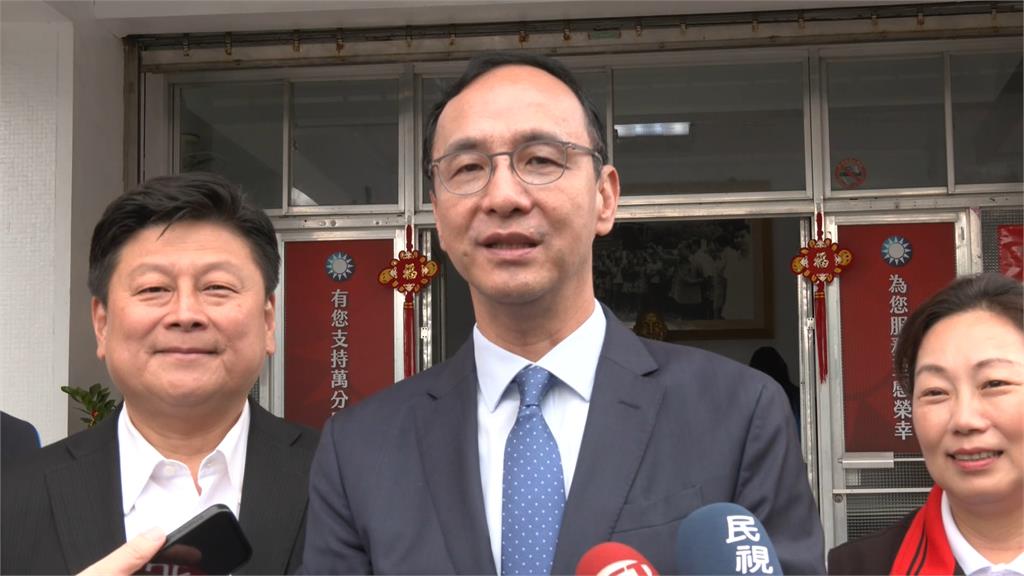柯文哲透露與郭台銘通電話 媒體人諷柯文哲自我膨脹