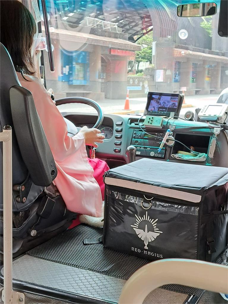 社區巴士驚見「日本正妹運將」穿浴衣上路　路線曝光網暴動：以後都搭