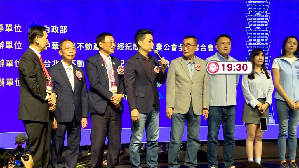 同場較勁？　蔣萬安2度現身「金仲獎」台下狂喊凍蒜　擦身沈伯洋