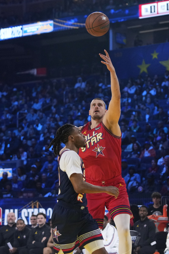 NBA(影)/小丑中鋒歡慶30歲生日 忍者龜帶領金塊全隊唱生日快樂歌