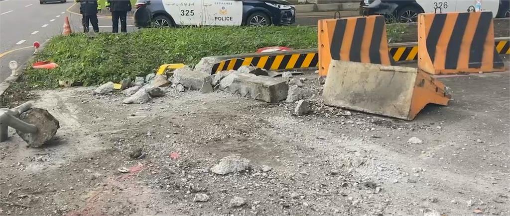 疑想喝水未注意前方路況 砂石車撞上橋墩石柱駕駛擦傷
