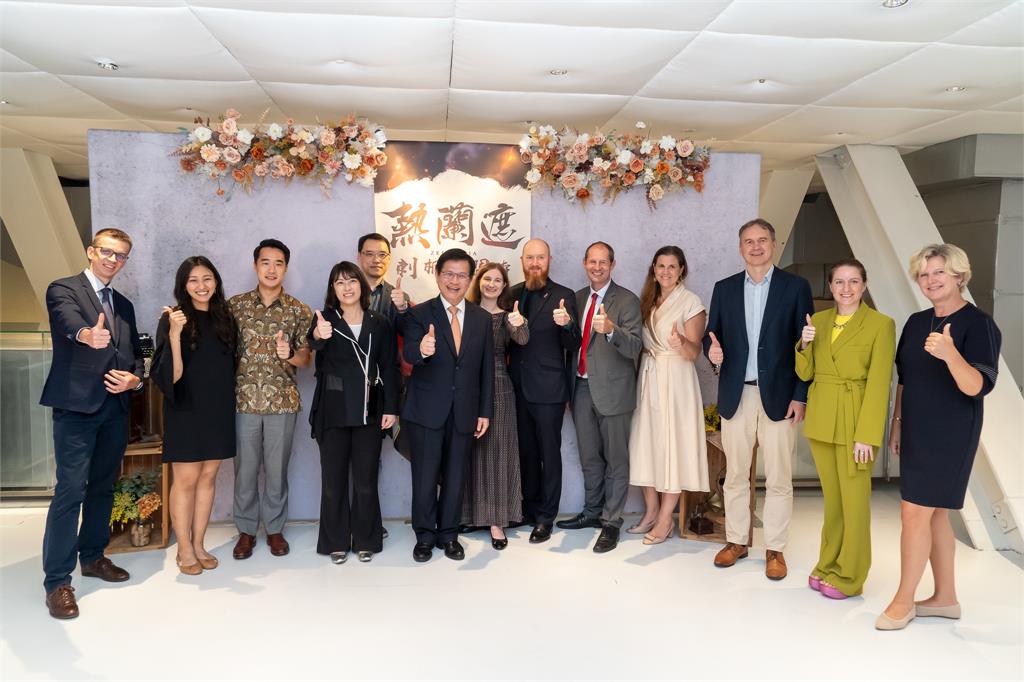 拚外交!林佳龍邀駐台使節 觀賞音樂劇《熱蘭遮》展現台灣軟實力
