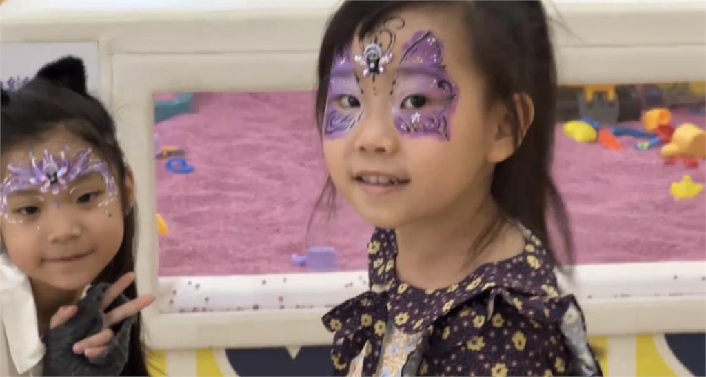 小朋友稚嫩臉龐成畫布 "面部彩繪師"化身快樂魔法師