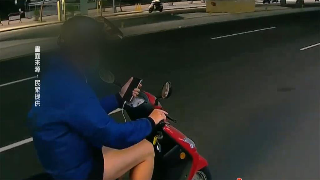 騎士看手機騎車遭檢舉「不成立」　　警方：沒撥動手機！不罰