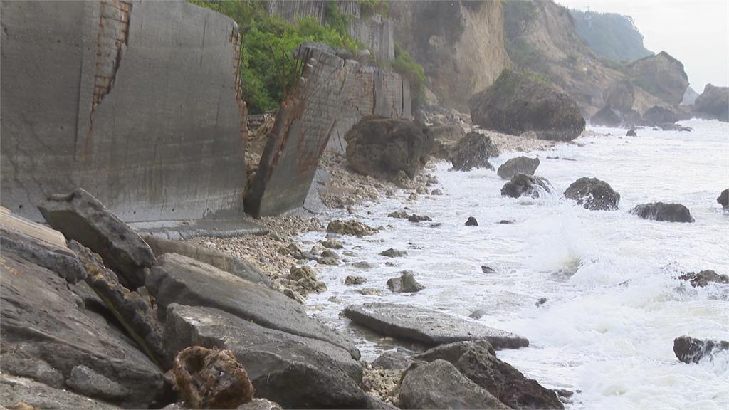 阿朗壹古道擋土牆傾斜30度　登山客通行「拔腿快跑」