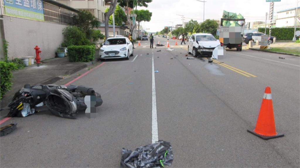 騎車經「無號誌路口」出車禍　外送員失去生命跡象