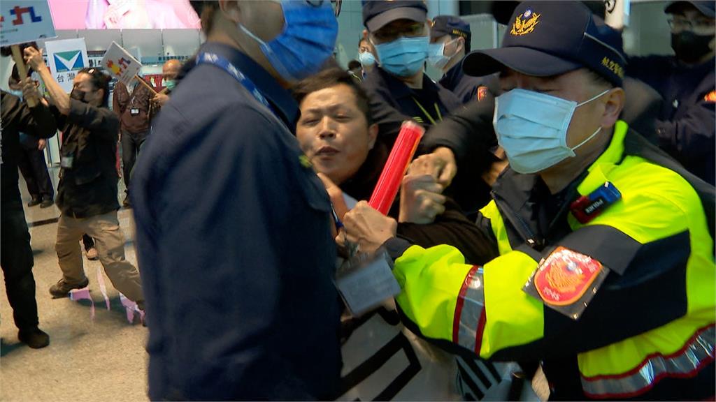 74年來首位赴中卸任元首 獨派團體怒嗆馬英九「喪權辱國」