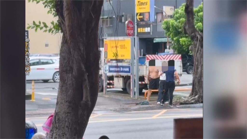 迴轉未禮讓！高雄兩駕駛「下車單挑」　大街上演全武行　一度拿石頭作勢砸人