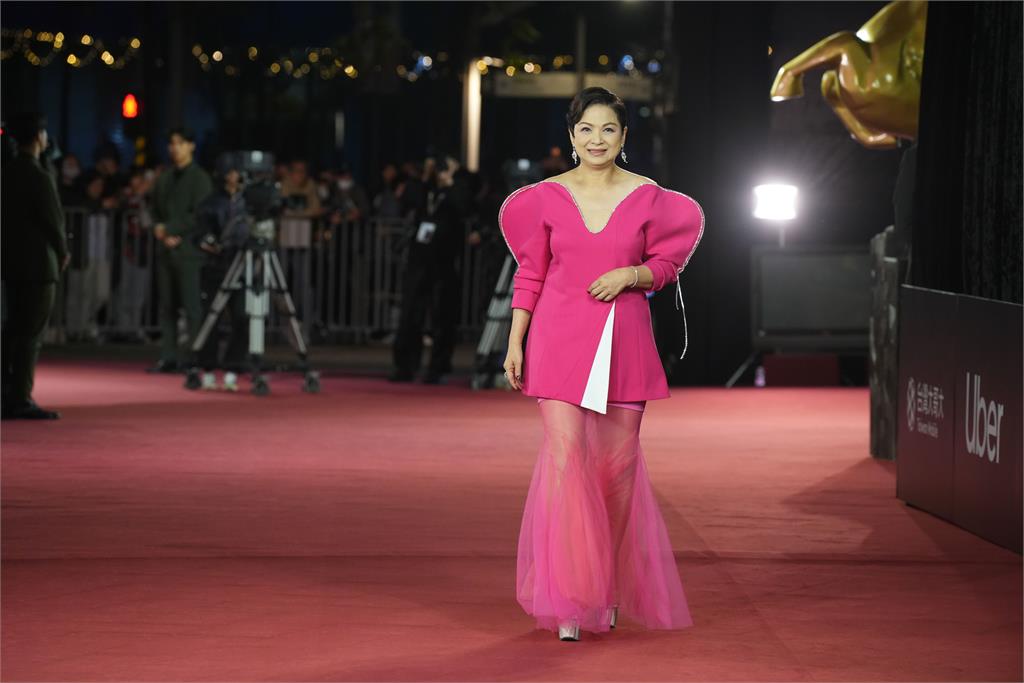 金馬62／桂綸鎂「黑蕾絲裹身」底色全透出！41歲「反差狀態」太霸氣