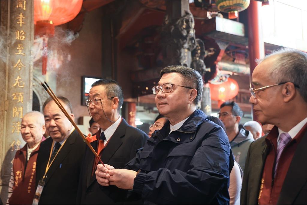快新聞/初二桃園拜廟 卓榮泰:年後全力促進朝野和諧、重新充飽政府輪胎氣
