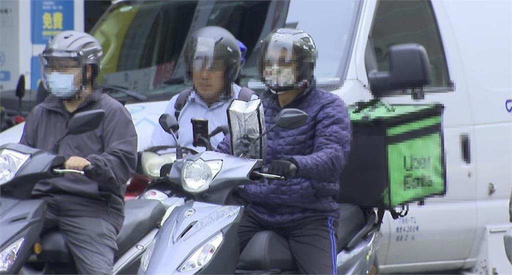 過年外送員「12hr跑44單」薪資明細曝!PTT試算成本:少得可憐