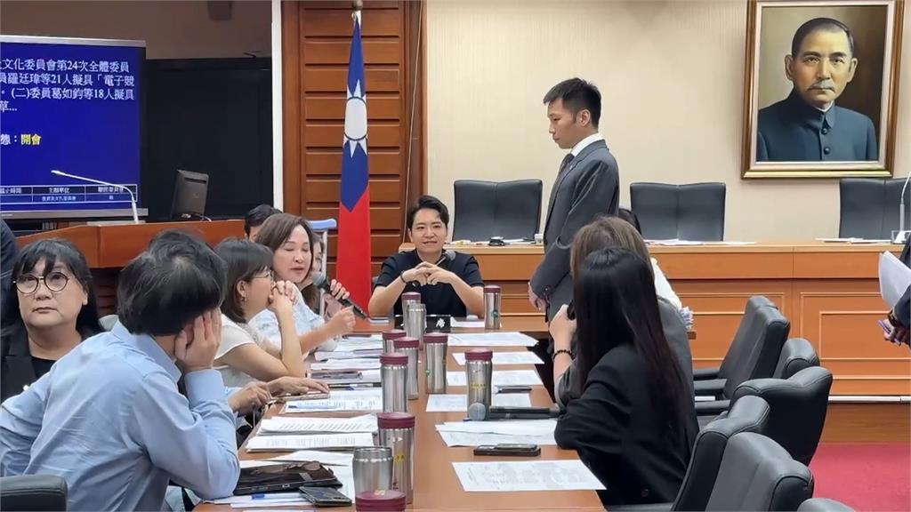羅廷瑋公開李洋私訊駁罰站 綠轟:部長未同意公布訊息