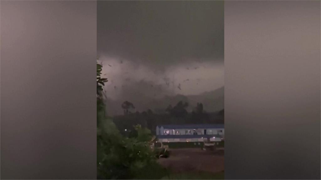 死亡之握發威？極端暴風雨強襲廣東月台　旅客抱柱慘叫行李全沒了