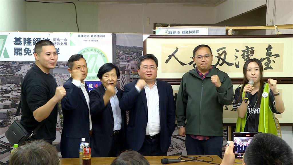 國民黨慌了?指控宣講觸法 矢板明夫秀台灣護照打臉