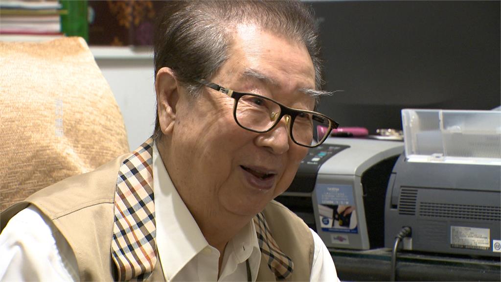 90歲阿土伯靠「1理念」身價飆10億！昔鴻海股東會「鬥嘴」郭台銘引熱議