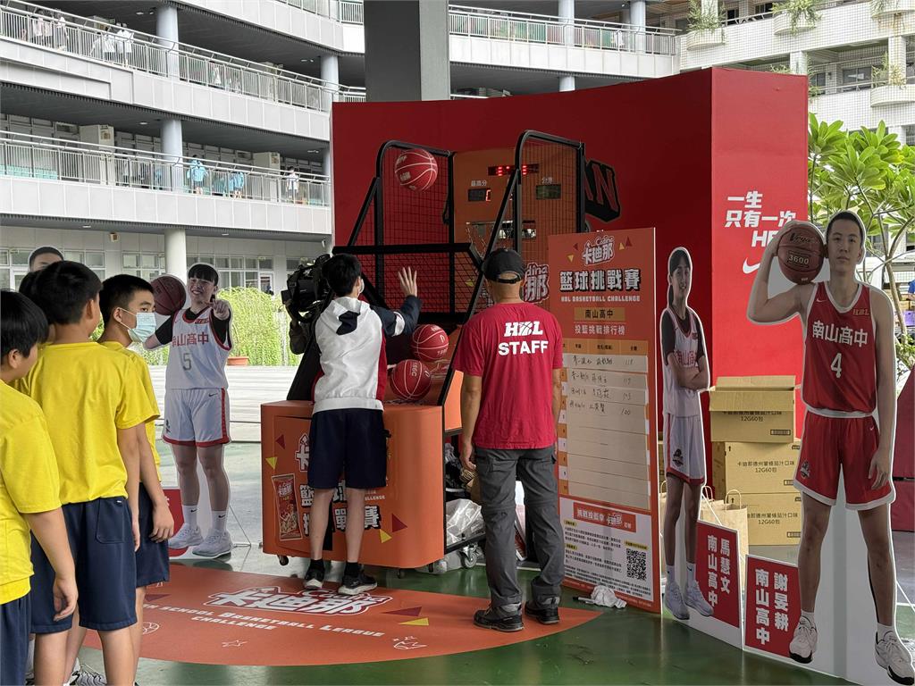 HBL/你玩投籃機強嗎?南山男籃校園掀起「籃球火」預熱11月底雄中預賽
