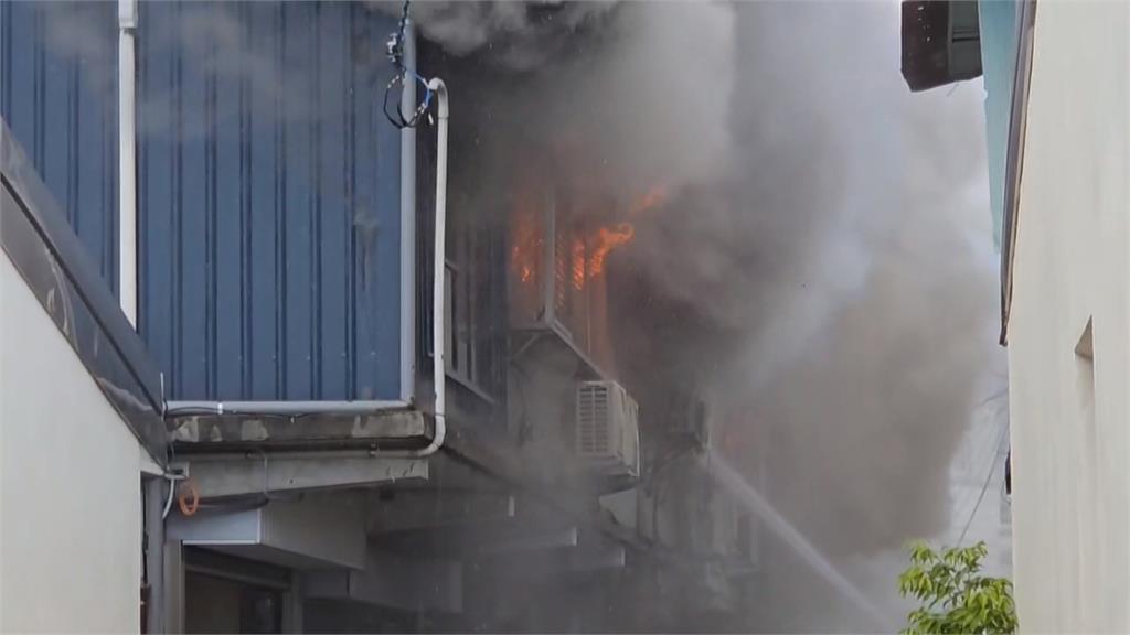 花蓮民宅2樓起火"共13戶遭殃" 民眾抱自家神像逃命