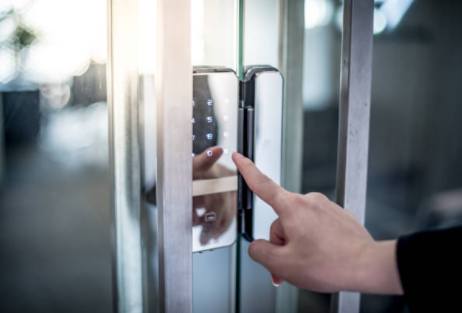 過來人一面倒狂推「裝電子門鎖」 釣他曝1缺點:遇上秒噴千元