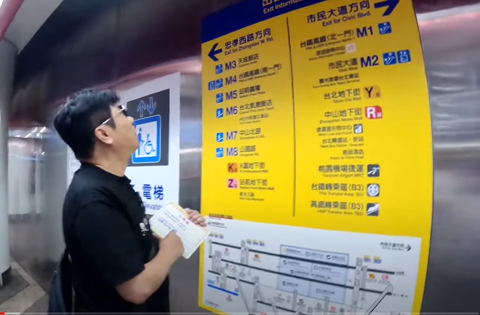 捷運站「迷路阿北」竟是胡瓜!私下反差真面目流出…路人嚇壞:本人嗎?