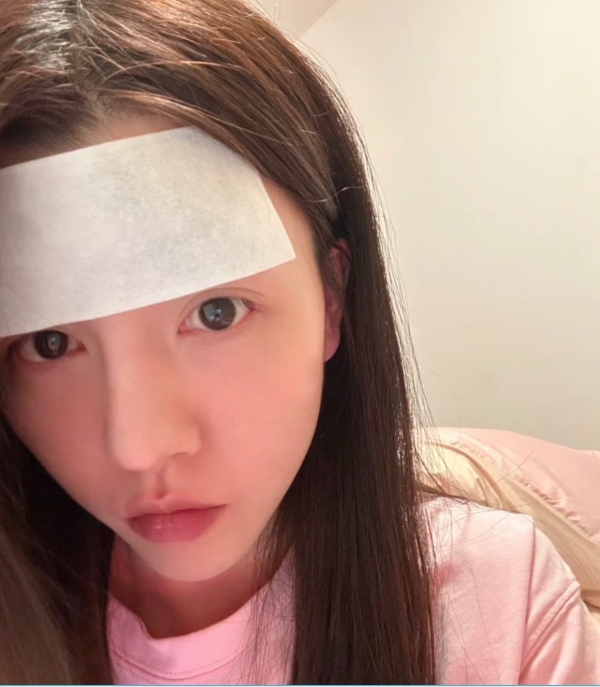 By2「精緻娃娃妝」全卸除!認了爆改...「真面目差很大」網震撼:太嚇人