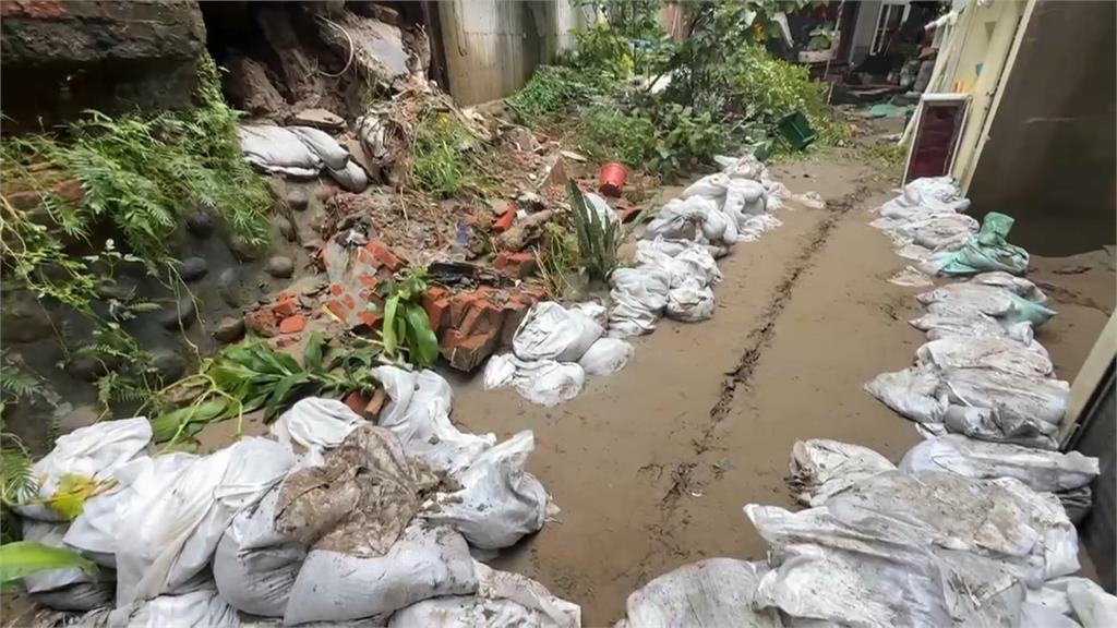嘉義暴雨社區擋土牆破損擴大! 泥水湧民宅居民苦嘆