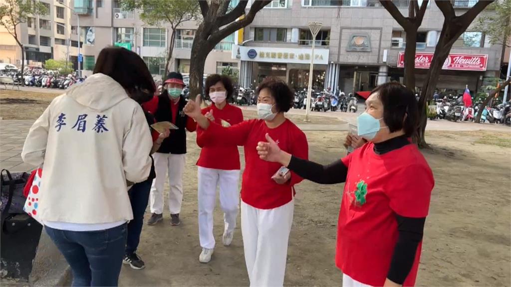 陳其邁再陪同李柏毅掃街　李眉蓁預告大咖接力輔選