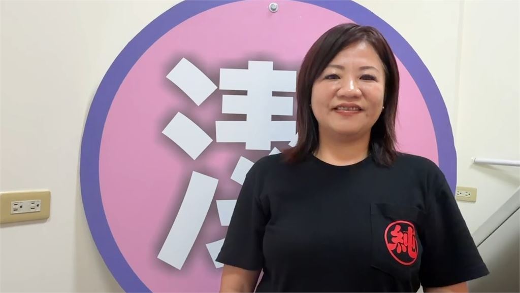 搶排洋流飄帶　人潮中驚見藍營議員　團隊路過順手發文宣
