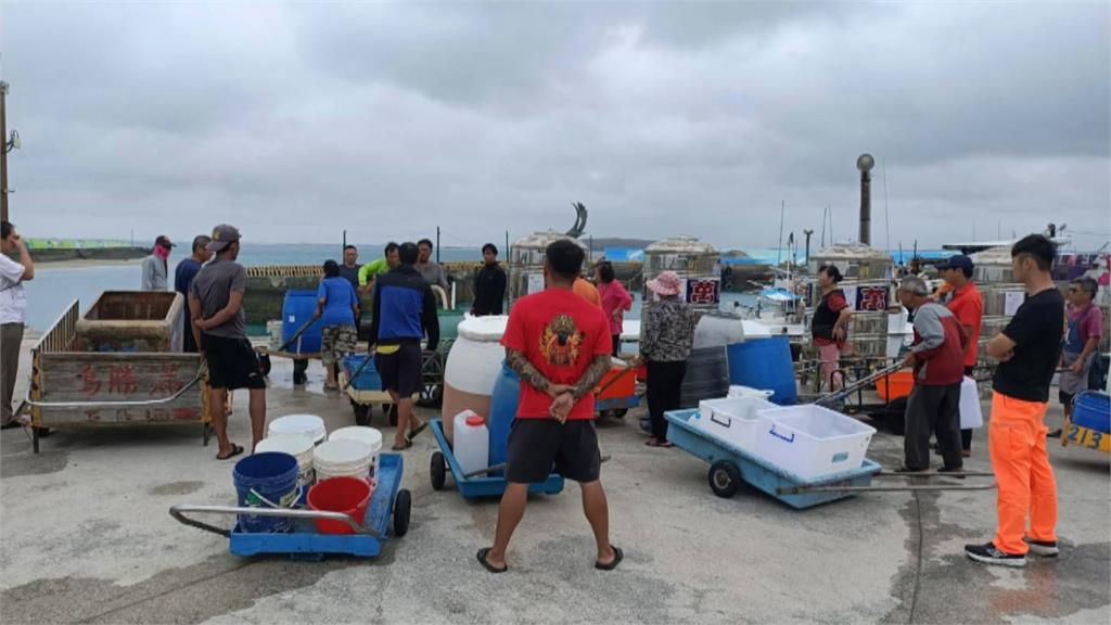 鳳凰逼近澎湖交通全停擺　居民憂颱風影響恐沒水喝