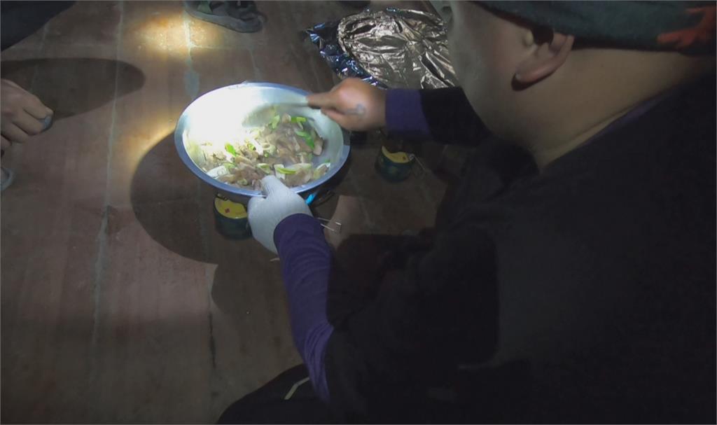 獨／「雲霧揹行者」堪稱山林超人　揹裝備、煮三餐、投入山難救援