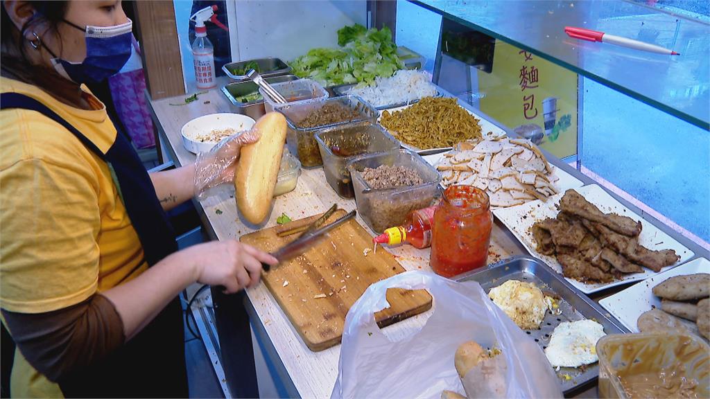炭烤麵包+醃漬豬排 越南法國麵包脆度、香氣增