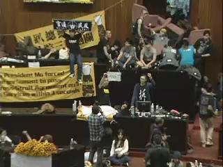 歷史觀測站／12年那一夜...馬政府強渡服貿協議　學生佔立院抗議爆「太陽花學運」