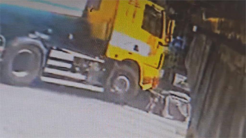 礁溪老婦騎代步車遭大車輾壓！　車被撞爛幸人無傷