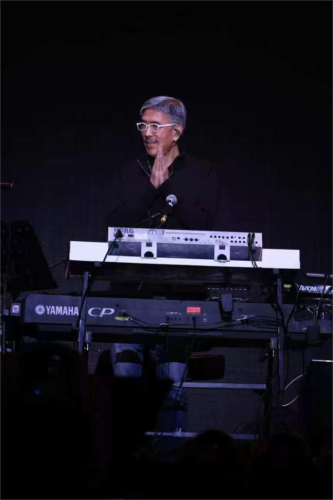 金曲音樂人屠穎傳猝逝享壽62歲！「早上才發文」疑用跑步機出意外