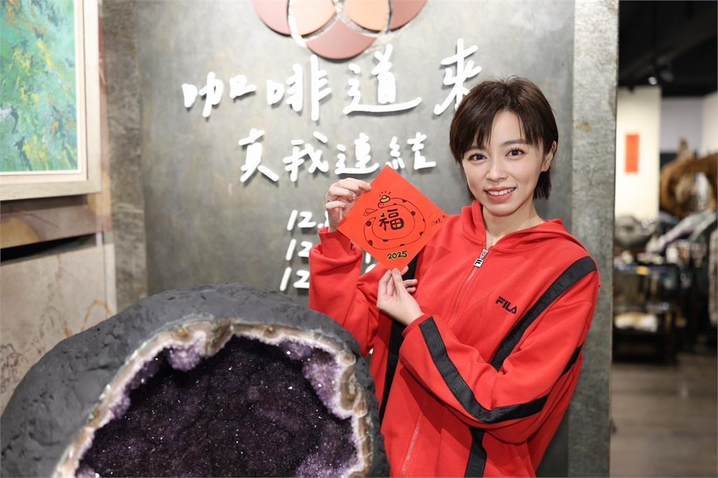 新年到王瞳自曝和摯愛做1事最想念!手繪版自畫像、手沖咖啡自我療癒