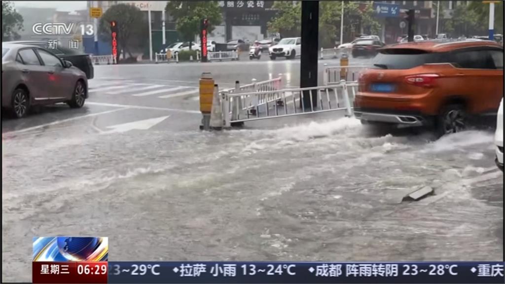 蝴蝶颱風致廣東連日豪雨 房屋、汽車全泡水當局急撤2.9萬人
